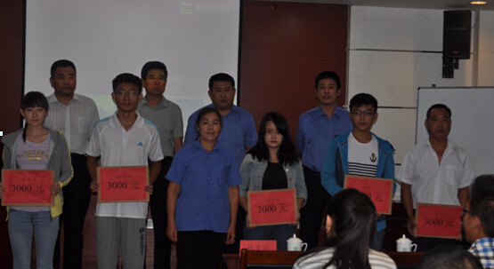 貧困家庭大學新生救助大會在裕昌集團召開